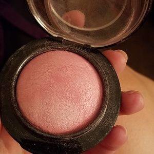 MAC just a wisp mineralize blush